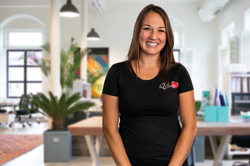 Jeune femme proefssionelle dans un bureau
