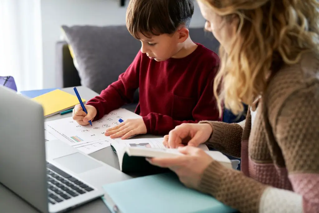éussir son secondaire sans fréquenter une école physique